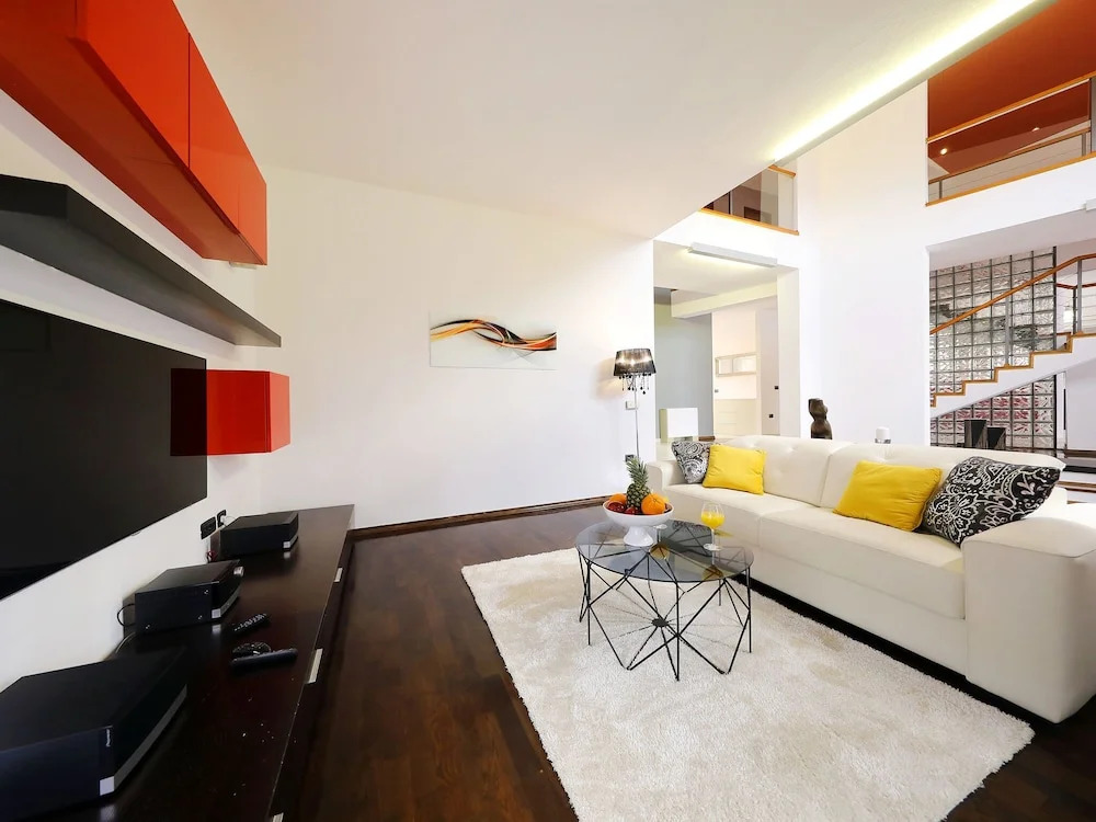 Fabulous Villa With Private Pool, Fenced Garden, Roofed Terrace, Great Location