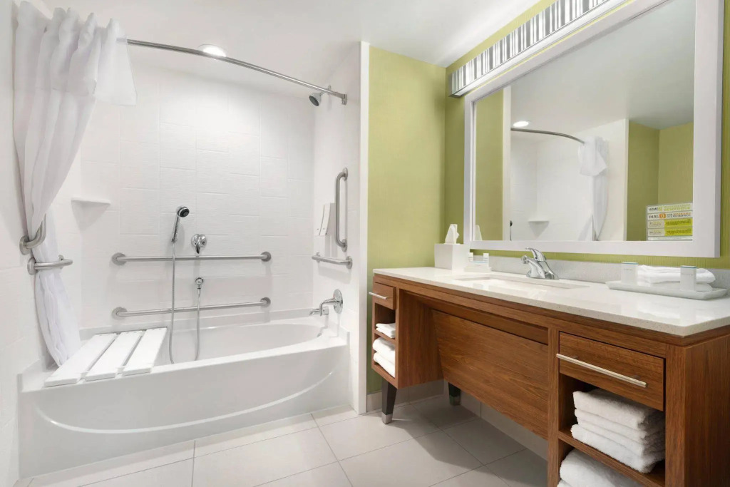 Home2 Suites by Hilton Milwaukee Airport