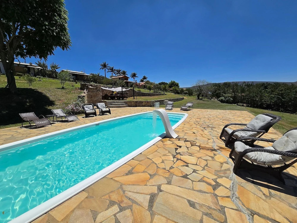 Chalés Vila Carrancas - Ao lado do centro com piscina, cozinha completa e muita tranquilidade