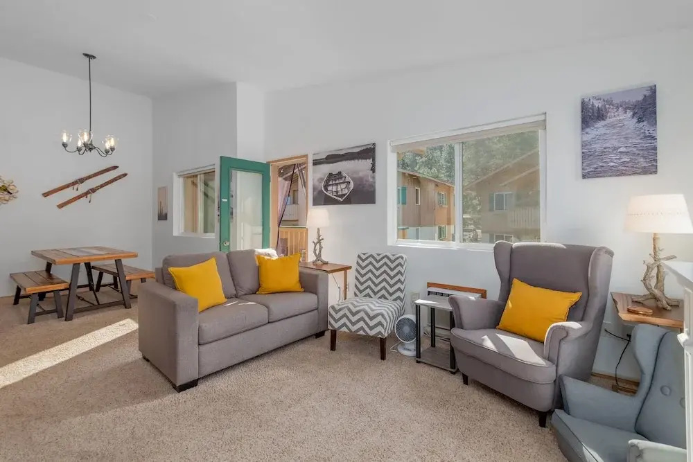 Alpine Family Haus 2 Bedroom Condo by NW Comfy Cabins by RedAwning