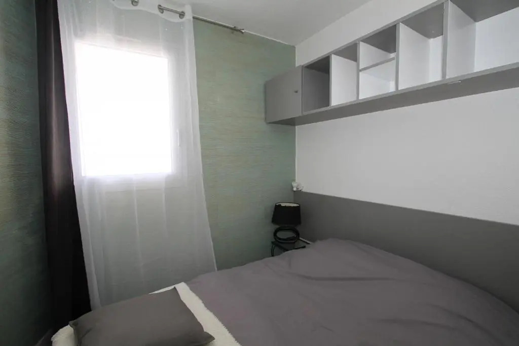 appartement vue mer dans residence avec piscine