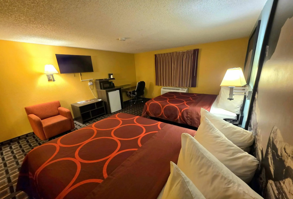 Super 8 by Wyndham Henderson North East Denver