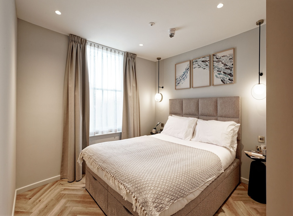 Notting Hill Studios by DMONTRIO