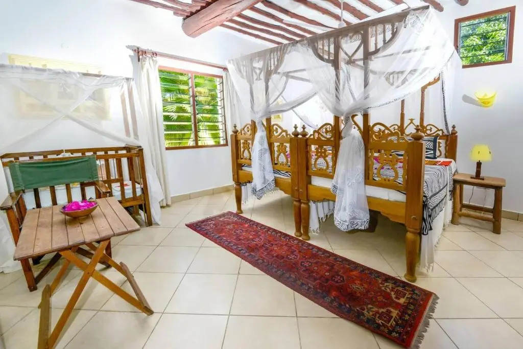 Secure Villa PundaMilia Sleeps 6 with Private Pool