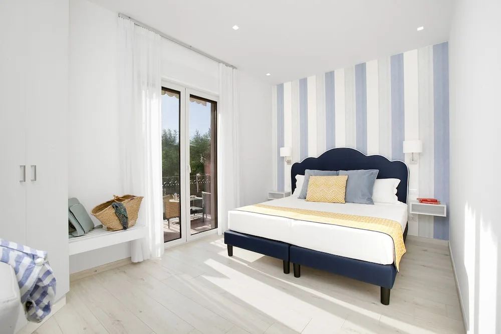 Sara Home 1