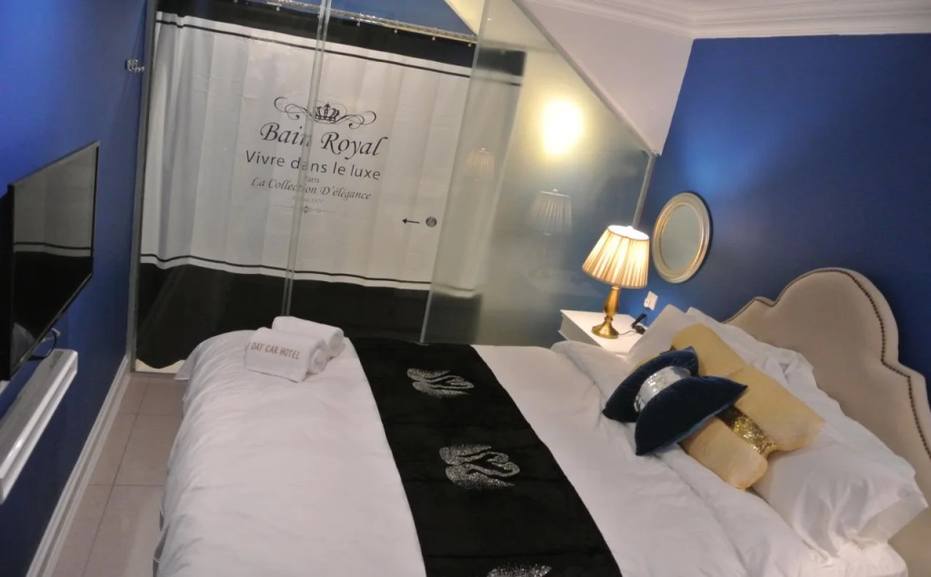 1 Day Car Hotel Station 18