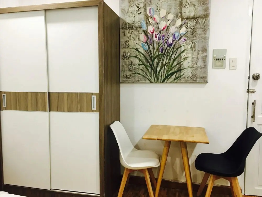 Smiley Apartment 11