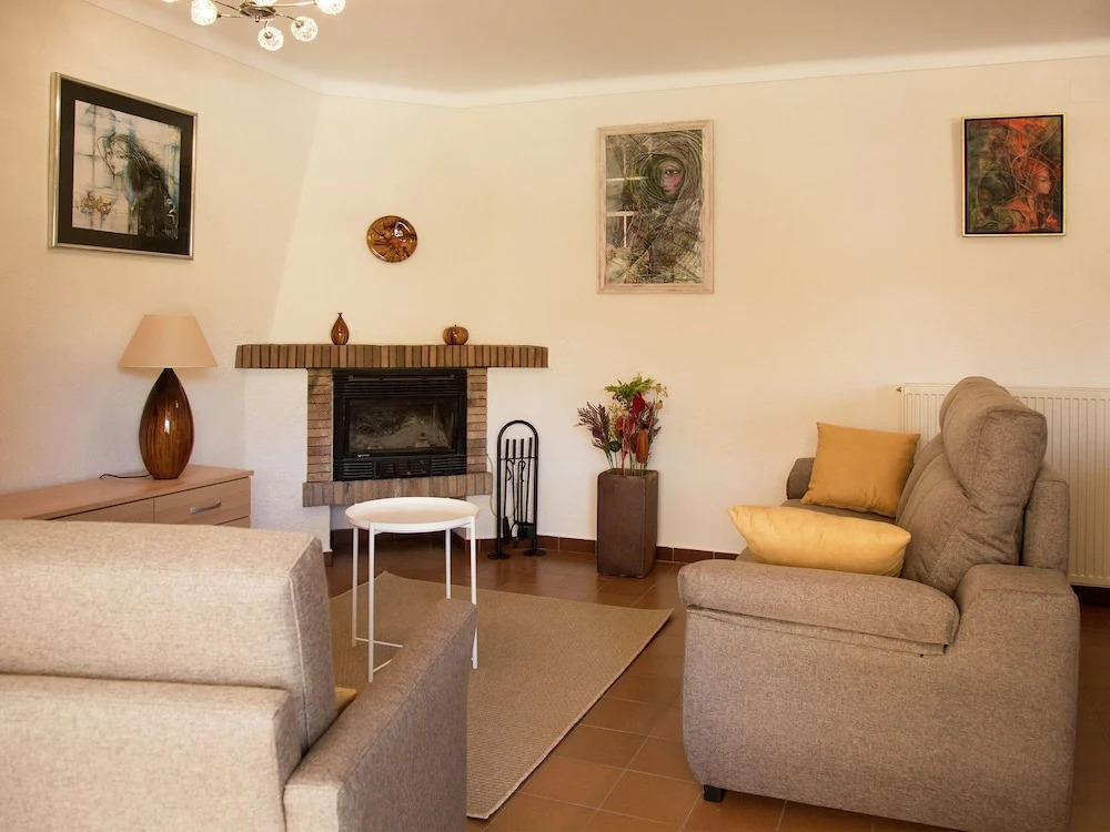 Cozy Holiday Home in Torroella de Montgrí With Swimming Pool