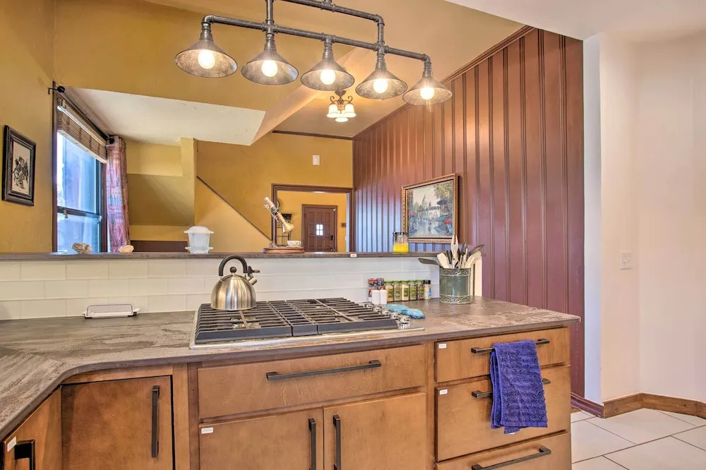 Pet-friendly OKC Home w/ Yard ~ 5 Mi to Dtwn!