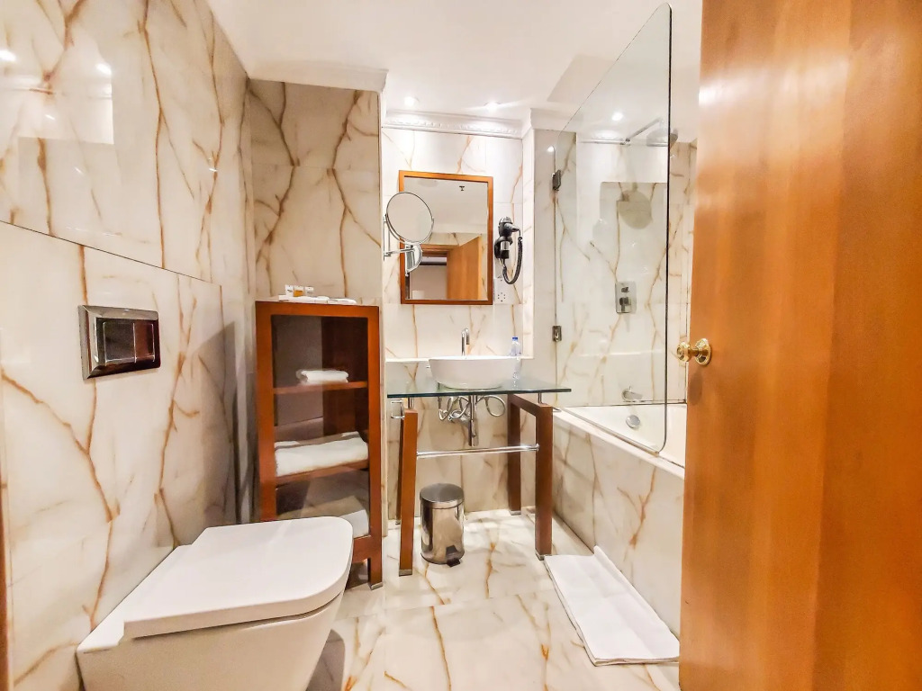 Victoria Crown Plaza Hotel