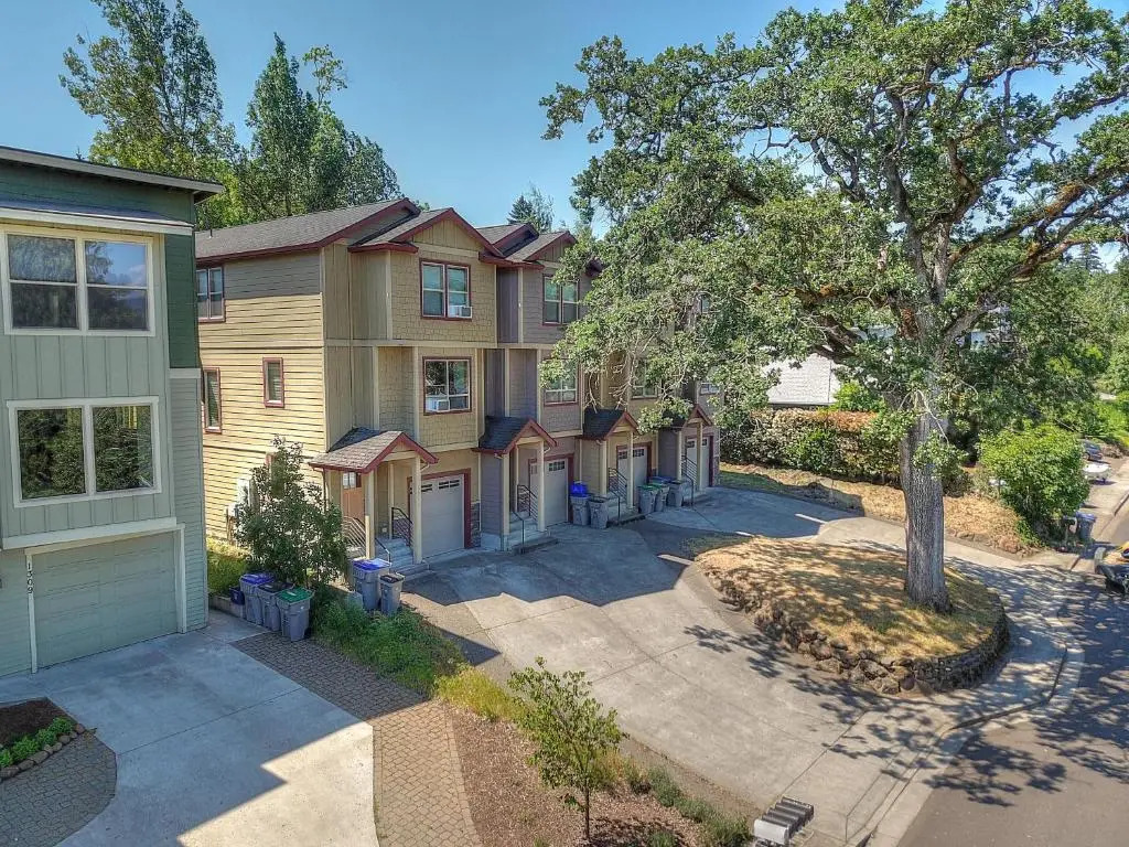 1313 Lincoln Street #B2 3 Bedrooms 3.5 Bathrooms Townhouse