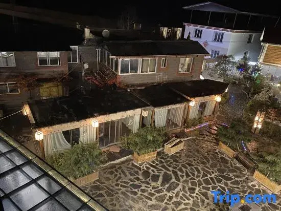 Kangding Gaqu Hot Spring Homestay
