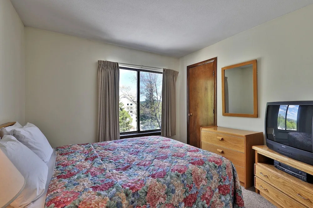 Mt Green 2br/2ba Condo: Close to Killington. Hot Tub. Pool. 3a07