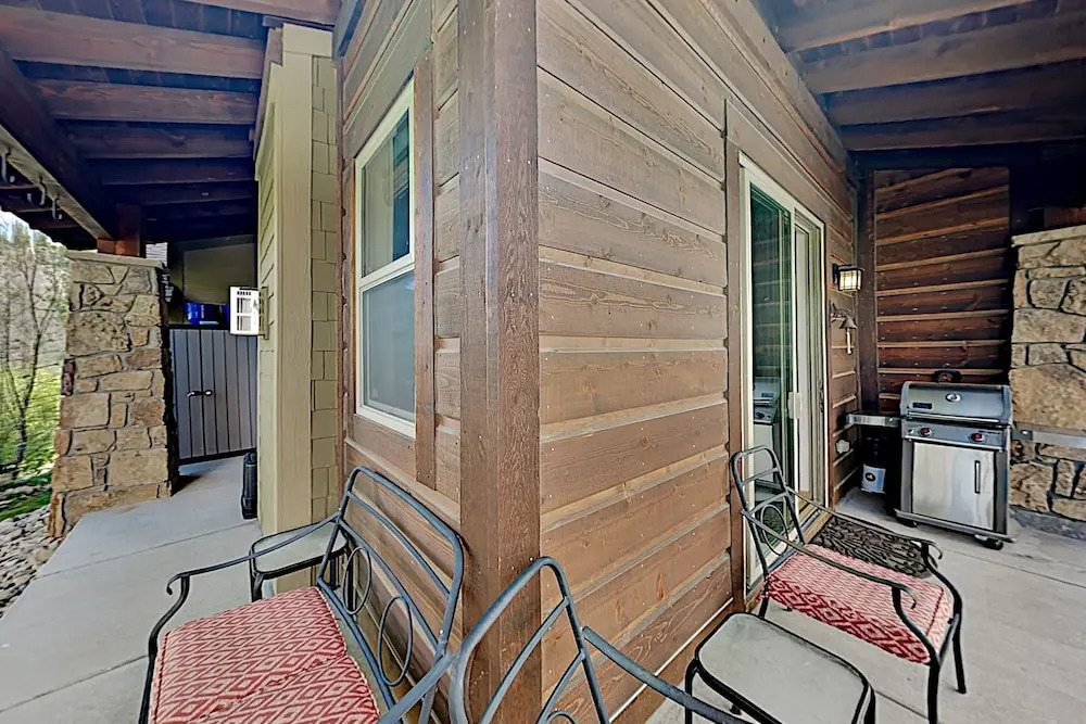 All-suite Main Street : Pool, Hot Tub & Gym 2 Bedroom Condo