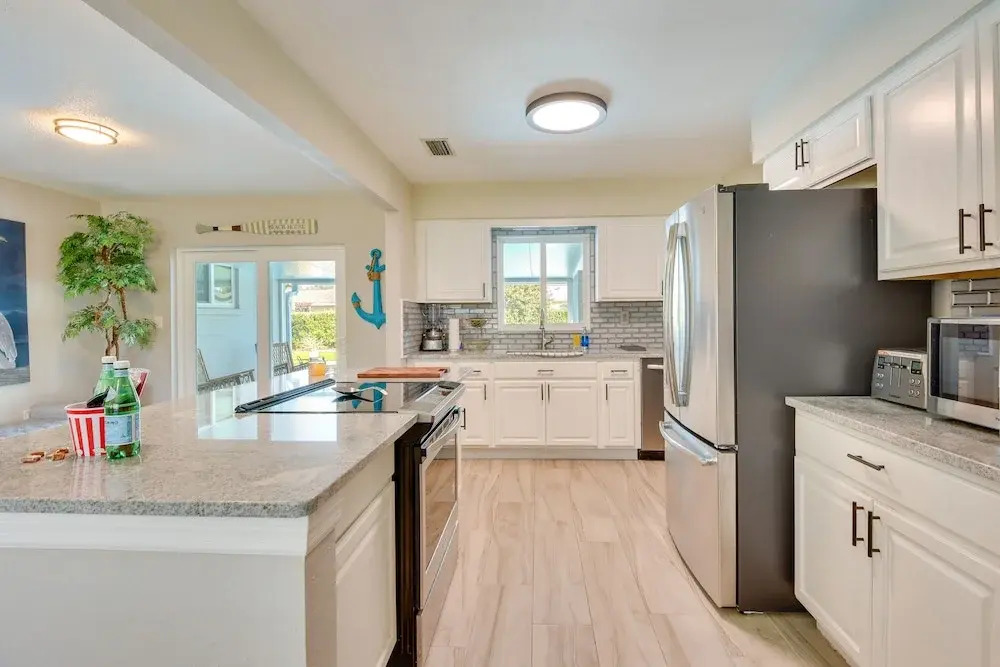 Bradenton Paradise: Pool, Patio & Putting Green!