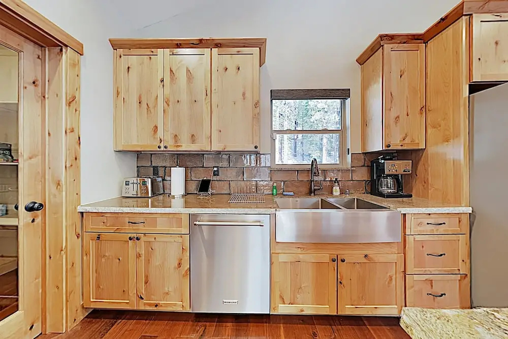 Lavish New-build: Private Hot Tub & 2 Living Areas 4 Bedroom Home