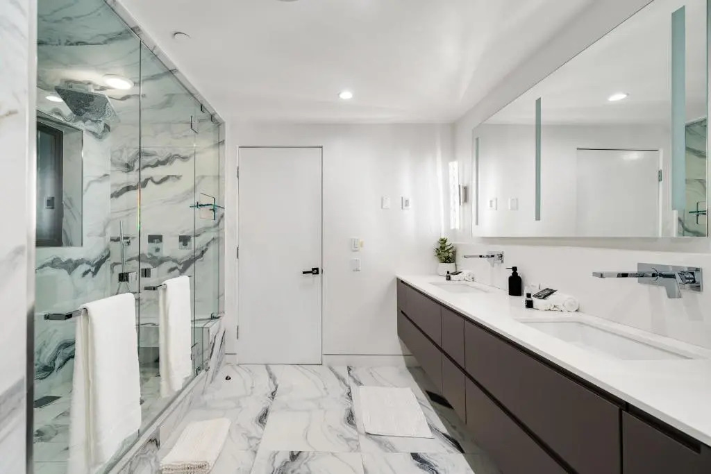 Modern Smart Home With Spectacular Views