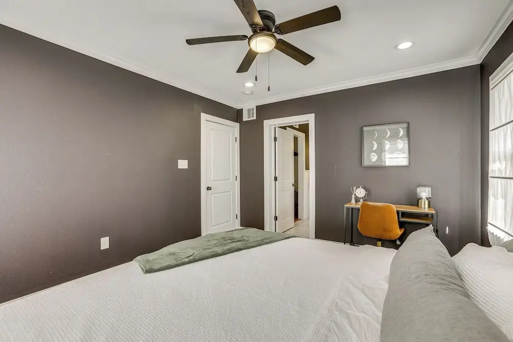 Condo 2 Mi to Houston Zoo & Museum District!
