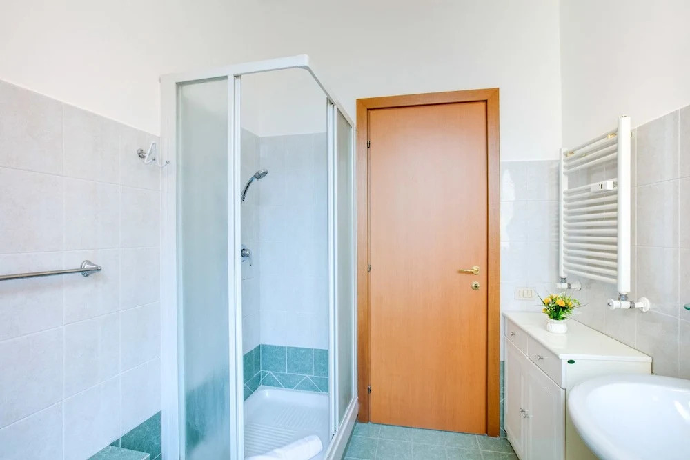 Large and Bright Flat in a Great Area
