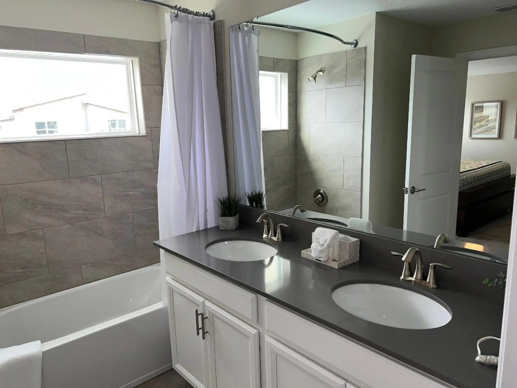 Fascinating 4bedroom townhome, close to Disney