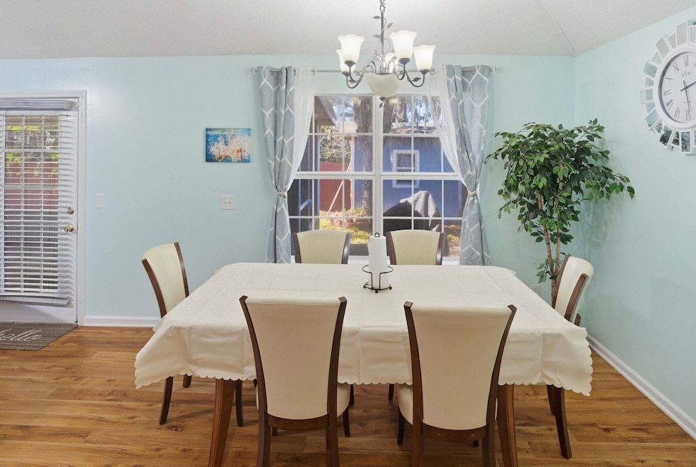 3br Savannah Home Sleeps 5 Near Historic District 3 Bedroom Home