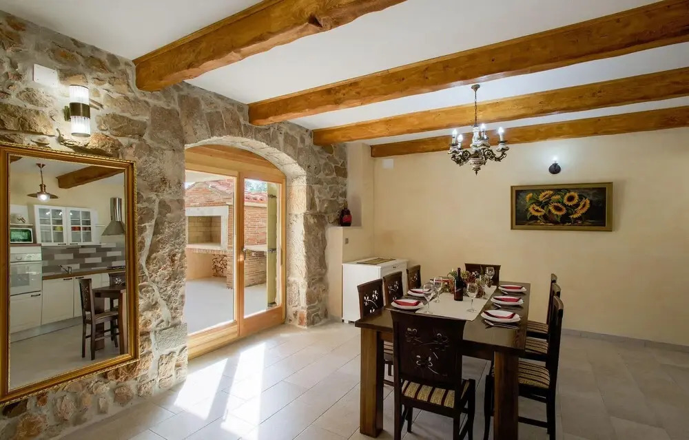 Beautiful Home in Garica With Wifi and 4 Bedrooms