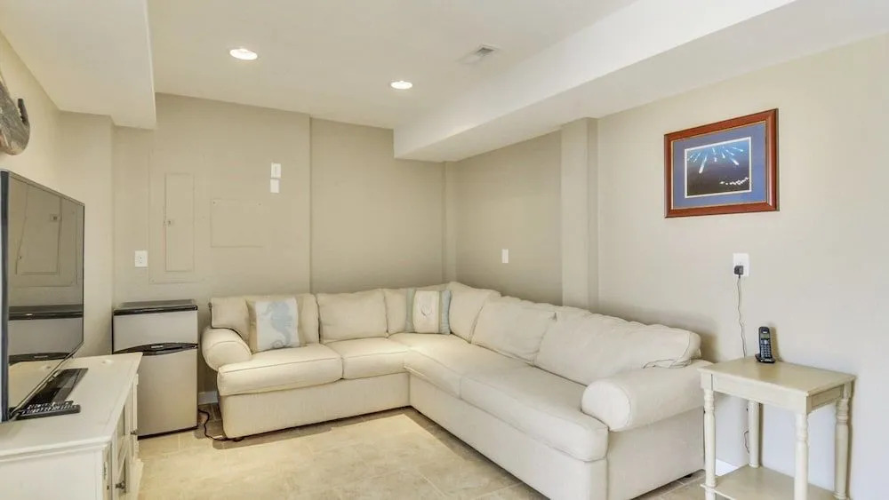 South of Disorder - 3 Br Home