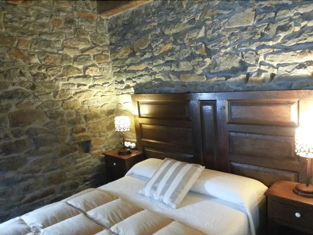 Hostal De Montaña La Aldeya