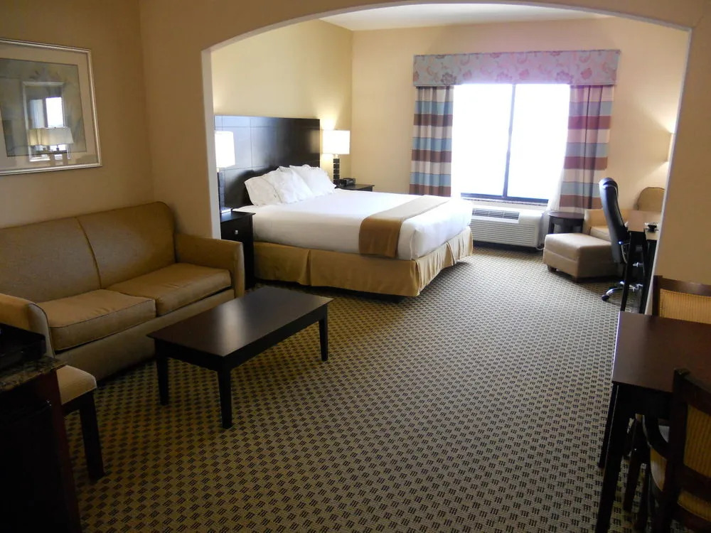 Holiday Inn Express & Suites Oklahoma City West-Yukon by IHG