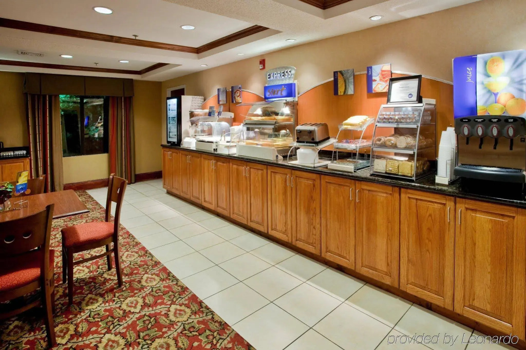 Holiday Inn Express Hotel & Suites Kinston by IHG
