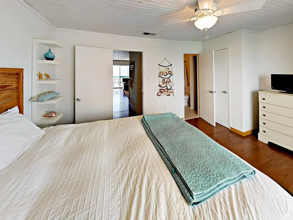 554 E Beach Blvd Townhouse Unit 6 2 Bedrooms 2 Bathrooms Townhouse