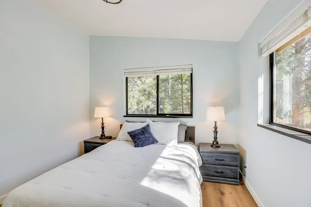 Hot Tub & Community Perks: Sunriver Retreat