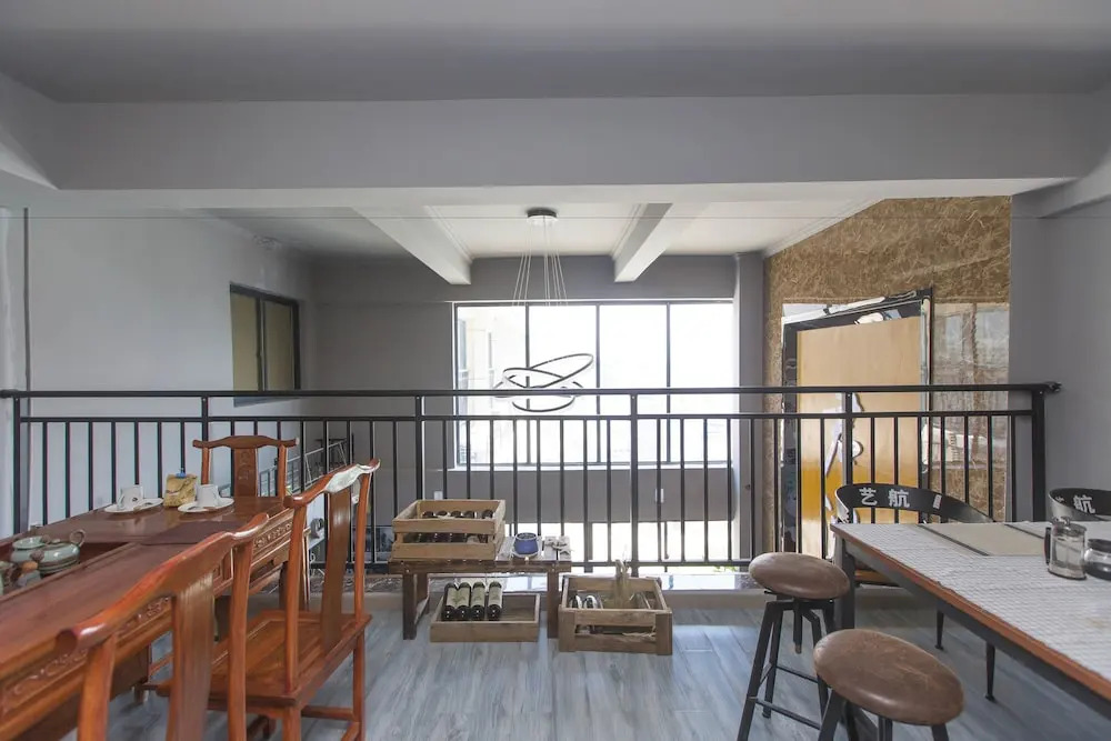 Jun Yue Man Ju Hotel
