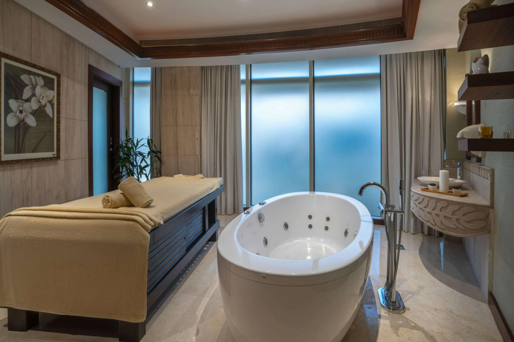 The Diplomat Radisson Blu Hotel Residence & Spa