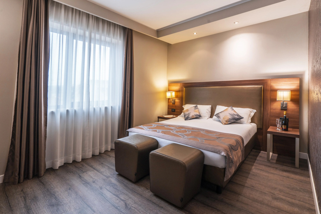 Smart Hotel Holiday