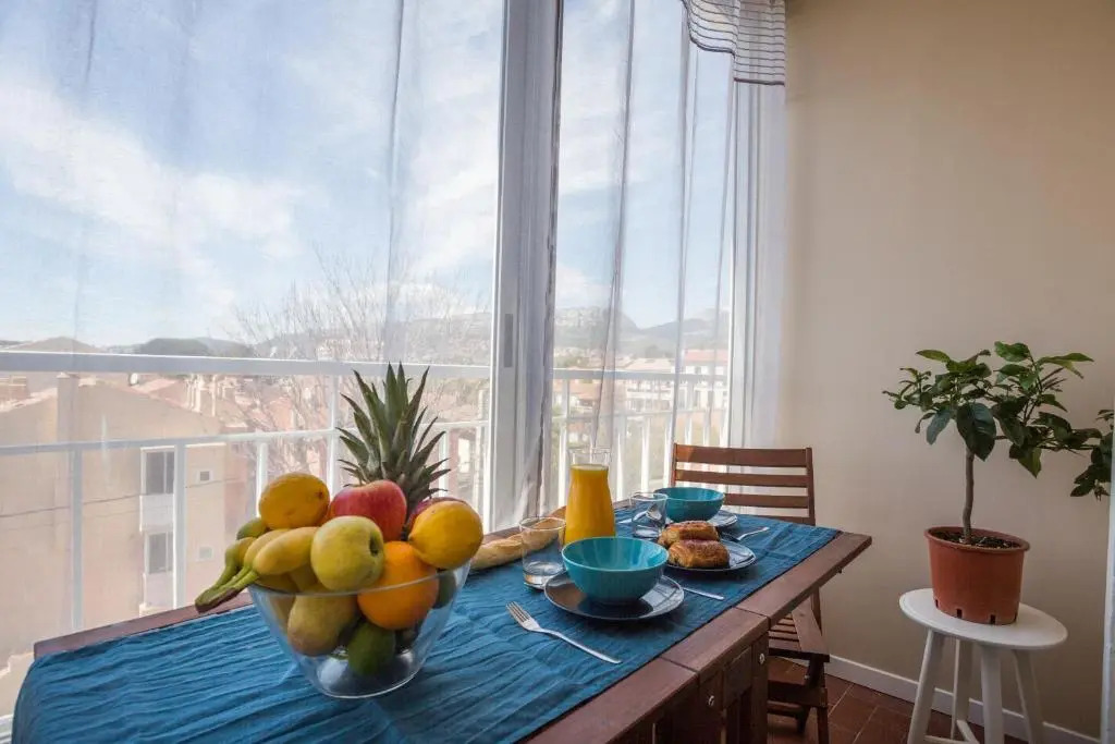 T2 avec loggia fleurie et ensoleillée