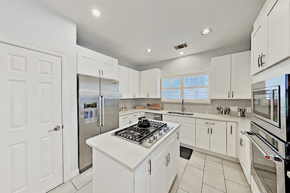 1111eriv 4 Bedroom Home