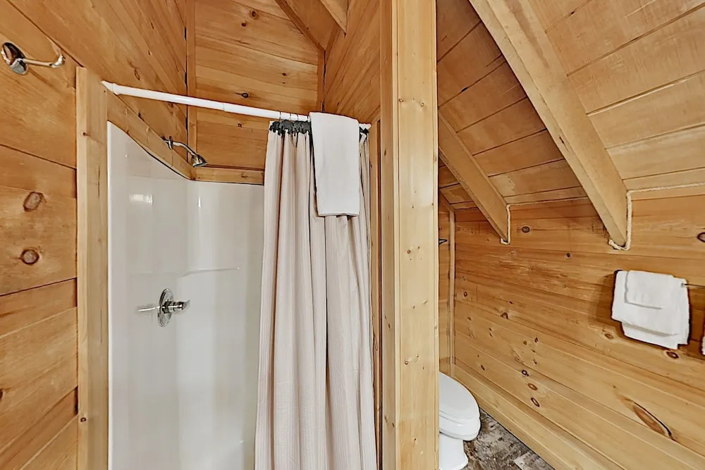 New Listing! Epic W/ Game Room & Hot Tub 2 Bedroom Cabin