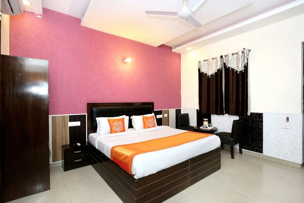 OYO 5026 Preet Hotel