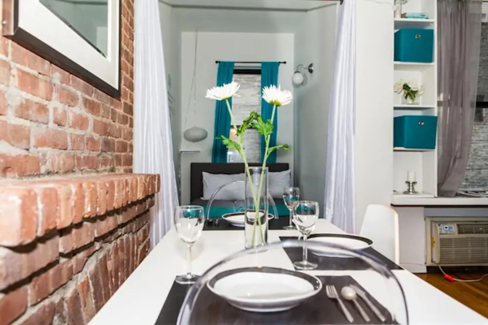 Cozy Central Park Pad Close To Trains & Shops!
