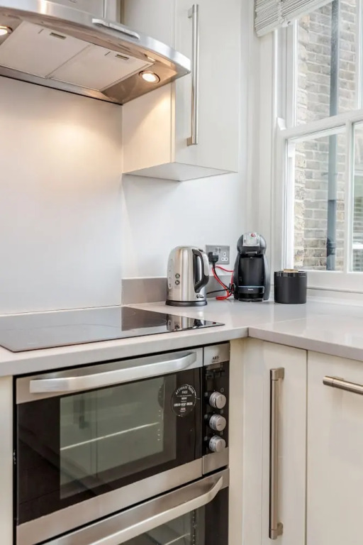 Stylish 3 Bed 3 bath in Kens High St