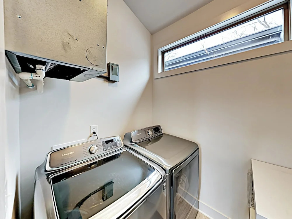 Modern WeHo Apt 8 - 3 Br Townhouse