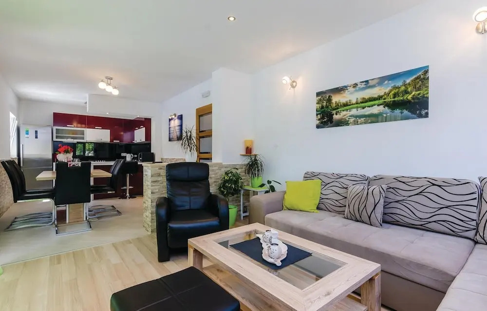 2 Bedroom Lovely Home In Ston