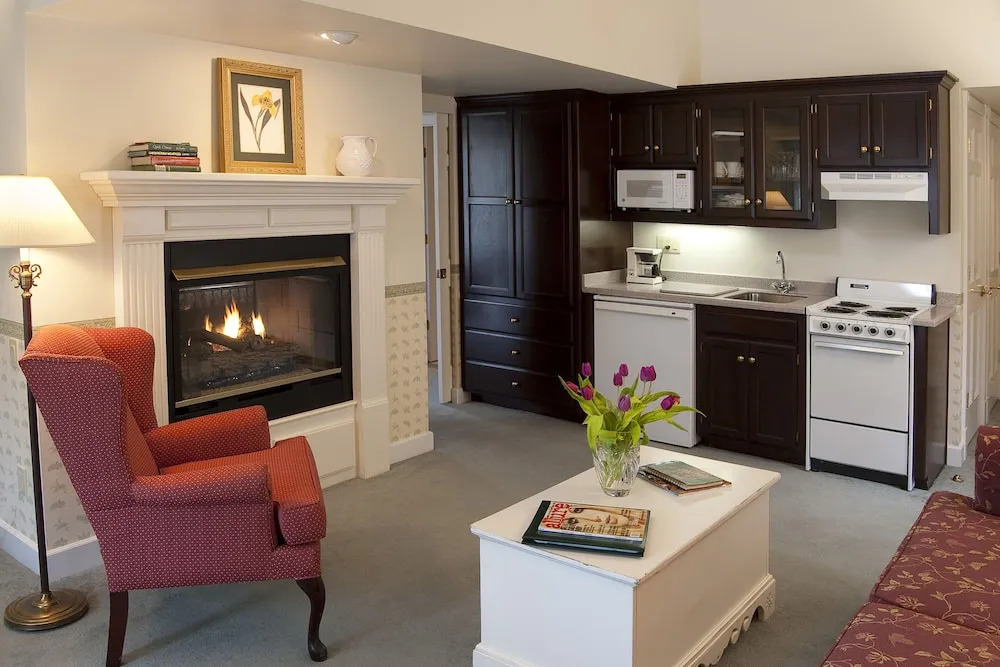 Eagle Harbor Inn