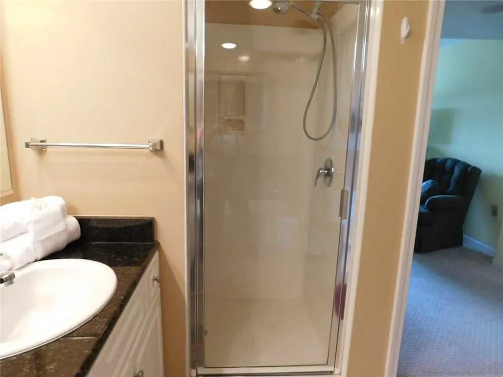 Yacht Club Villas #2-1005 3 Bedrooms 3 Bathrooms Condo