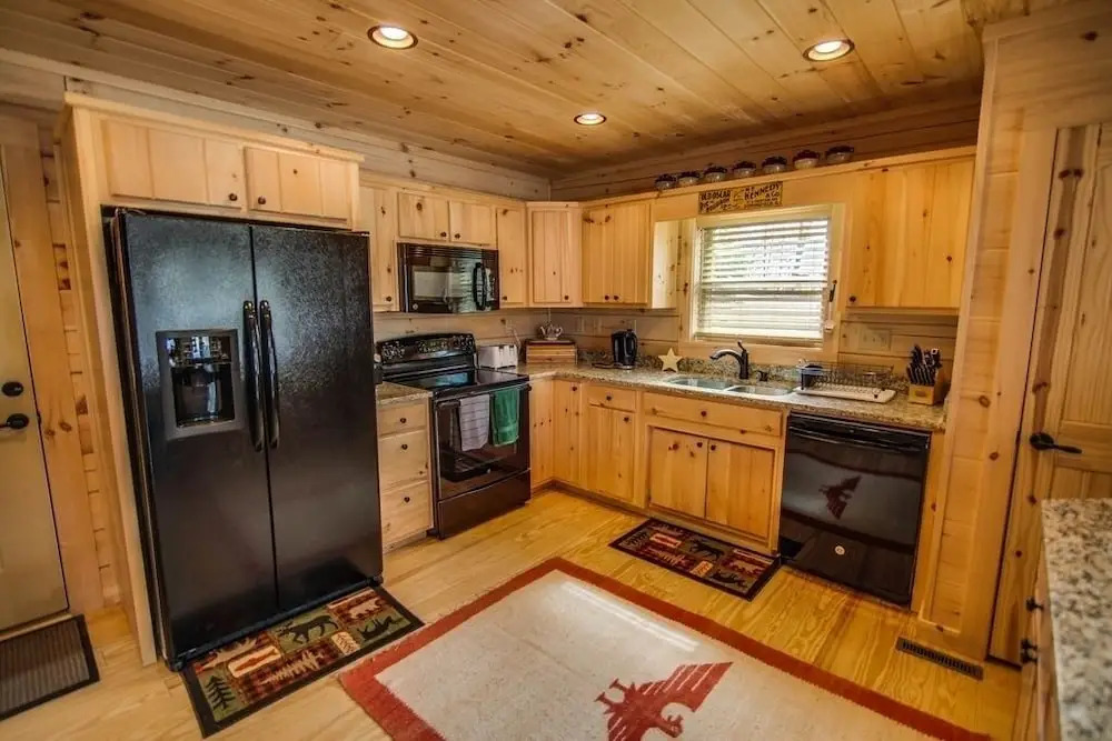 Large Lakefront Cabin W/kayaks And Boathouse 5 Bedroom Home