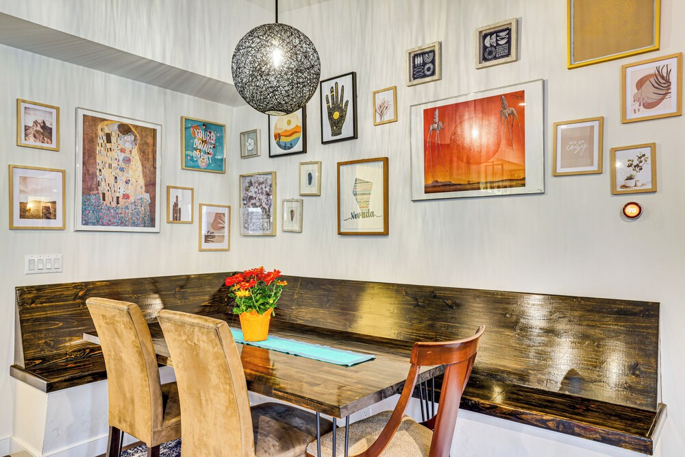 Pet-friendly Group Getaway 12 Mi to Camelback Mtn!