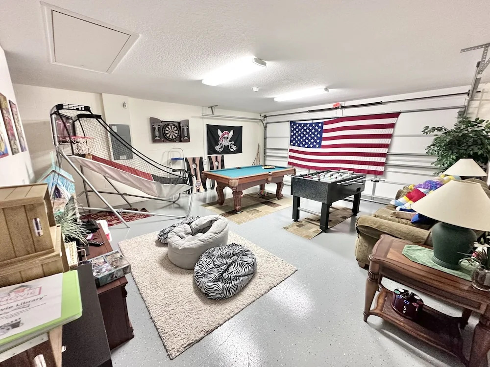 777bd - West Haven Gated Community 4 Bedroom Home by RedAwning