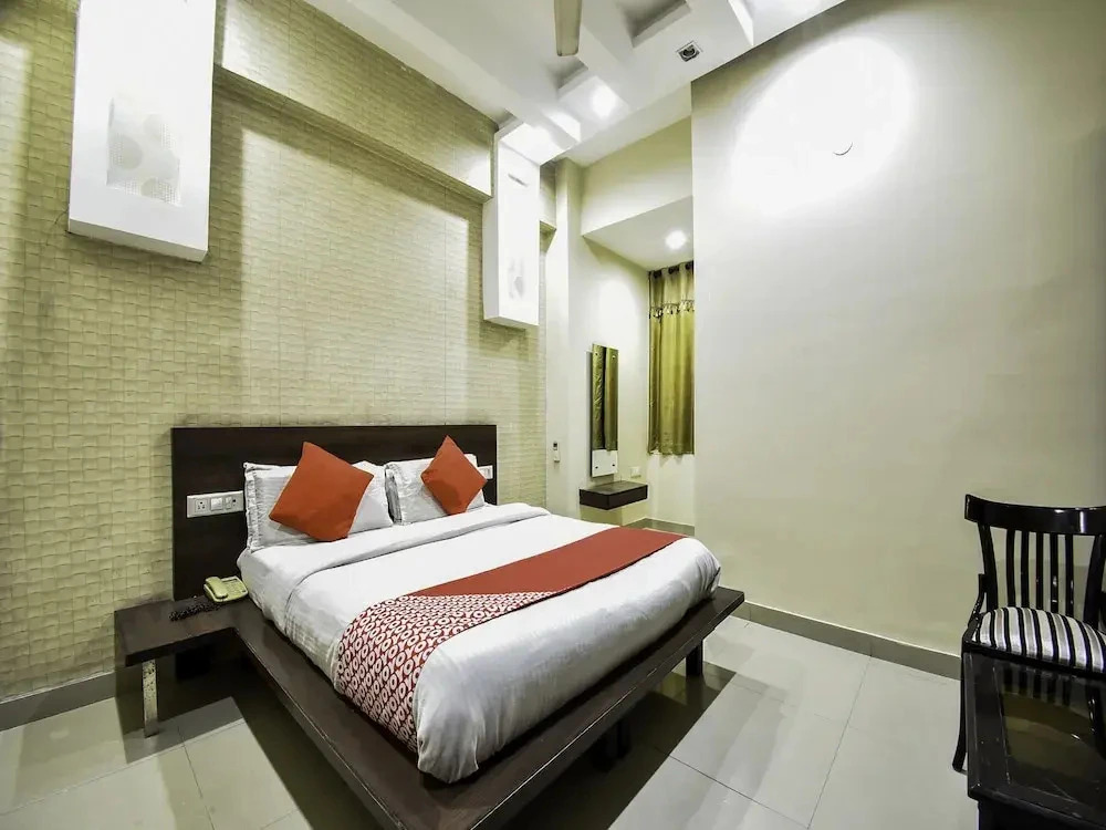Hotel Lords By OYO Rooms