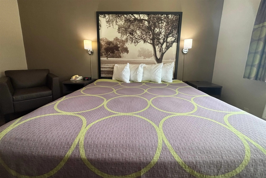 Super 8 by Wyndham Grayville